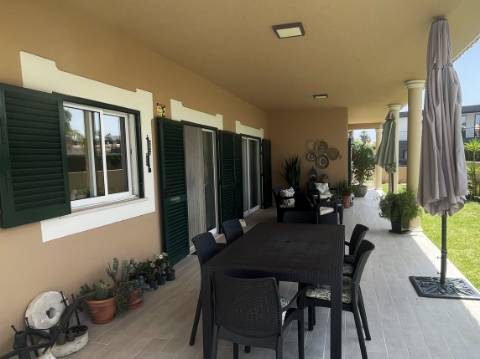 Moradia com 4 quartos, garagem e piscina | Albufeira