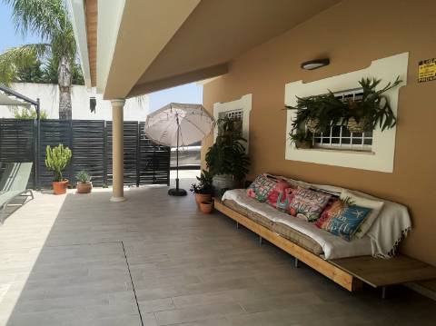 Moradia com 4 quartos, garagem e piscina | Albufeira