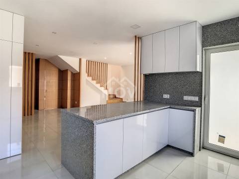 Moradia T3 com garagem fechada