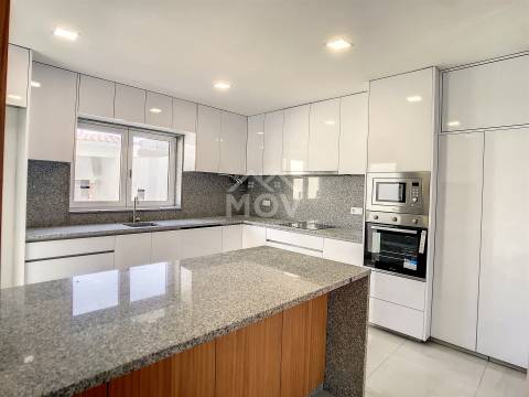 Moradia T3 com garagem fechada
