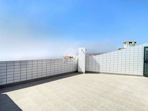 Apartamento T3+2 Duplex e com vistas mar