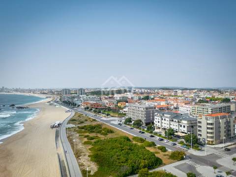 Apartamento T3 na 1ª linha de mar