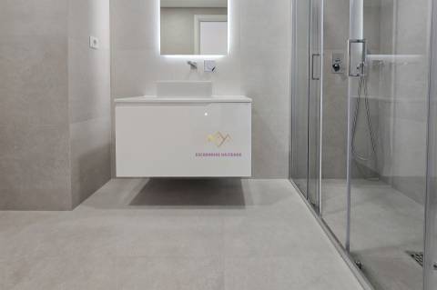 T4 com Piscina em Alverca