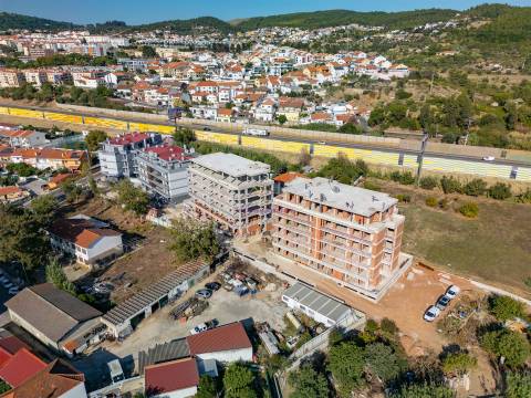 T4 com Piscina em Alverca