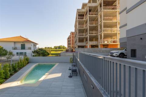 T4 com Piscina em Alverca