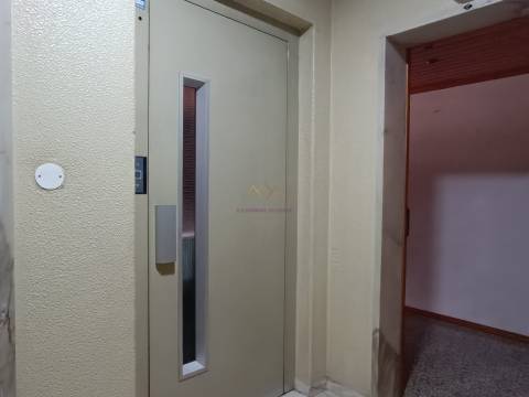 T3 com 2 Terraços em Massamá - em fase de remodelação
