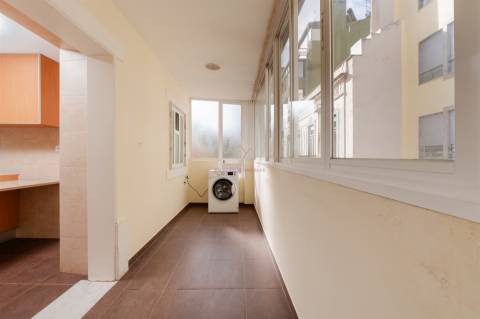 Charme na Lapa – T2+2 com Espaços Flexíveis e Vista Rio