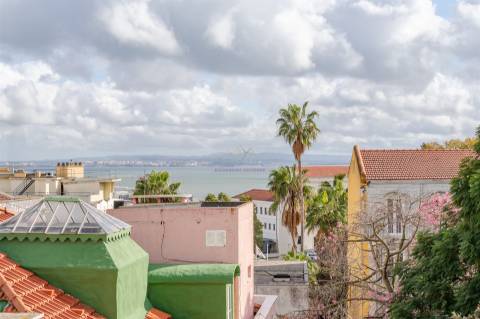 Charme na Lapa – T2+2 com Espaços Flexíveis e Vista Rio