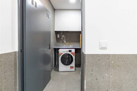 Moradia T4 inserida em Condomínio fechado com piscina e ginásio - Loures