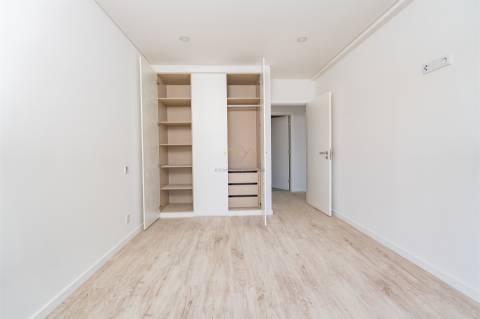 Exclusivo T3+1 Duplex com Terraço e Varanda | Condomínio Fechado com Jardim