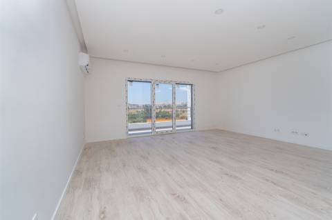 Exclusivo T1+1 Duplex com 2 Terraços, Churrasqueira e Open Space de 30 m2