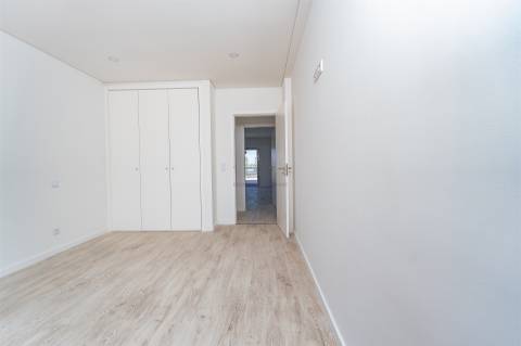 Exclusivo T1+1 Duplex com 2 Terraços, Churrasqueira e Open Space de 30 m2