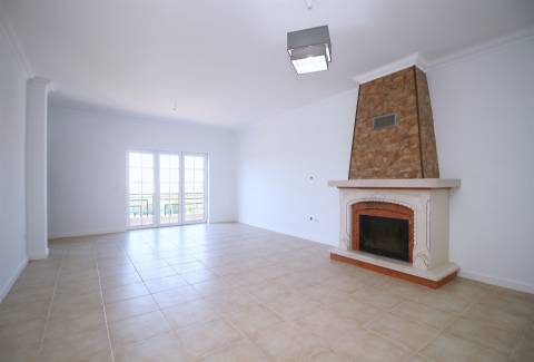 Moradia T4 em banda piscina Beco do Girassol Setubal