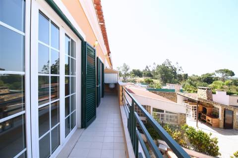 Moradia T4 em banda piscina Beco do Girassol Setubal