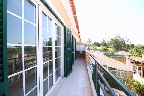 Moradia T4 em banda piscina Beco do Girassol Setubal