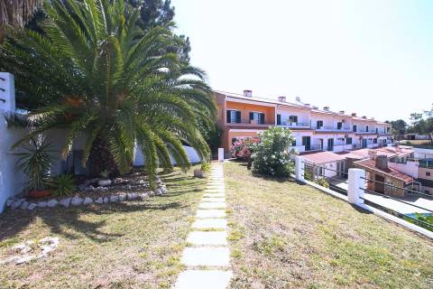 Moradia T4 em banda piscina Beco do Girassol Setubal