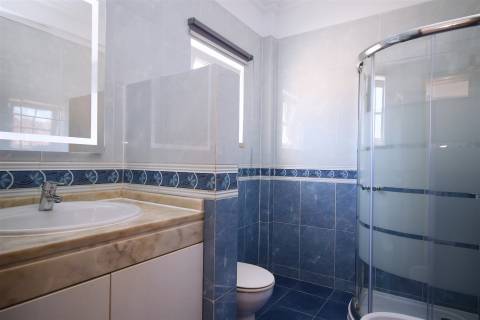 Moradia T4 em banda piscina Beco do Girassol Setubal