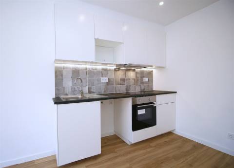 Apartamento T3 Totalmente Remodelado Open Space Excelente Luminosidade