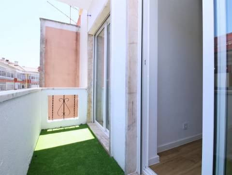 Apartamento T3 Totalmente Remodelado Open Space Excelente Luminosidade