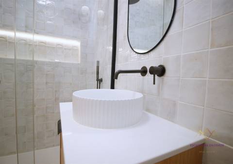 Apartamento T2 remodelado e equipado na Rua da Senhora da Glória Graça
