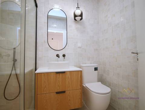 Apartamento T2 remodelado e equipado na Rua da Senhora da Glória Graça