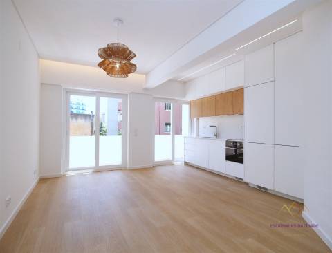 Apartamento T2 remodelado e equipado na Rua da Senhora da Glória Graça