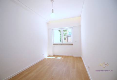 Apartamento T2 remodelado e equipado na Rua da Senhora da Glória Graça
