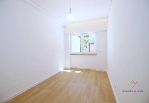 Apartamento T2 remodelado e equipado na Rua da Senhora da Glória Graça