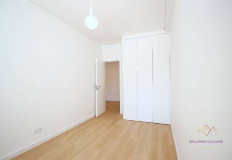 Apartamento T2 remodelado e equipado na Rua da Senhora da Glória Graça