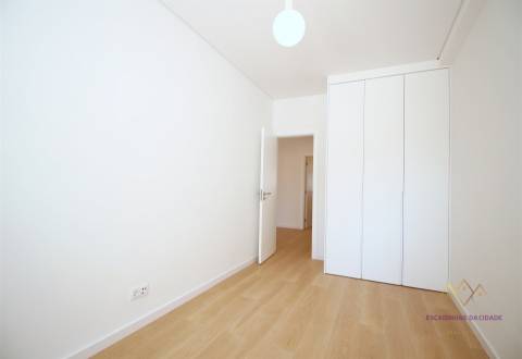 Apartamento T2 remodelado e equipado na Rua da Senhora da Glória Graça