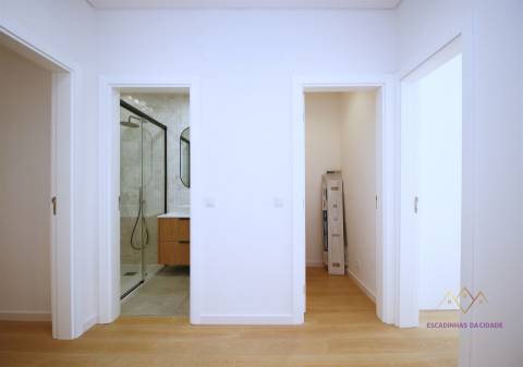 Apartamento T2 remodelado e equipado na Rua da Senhora da Glória Graça