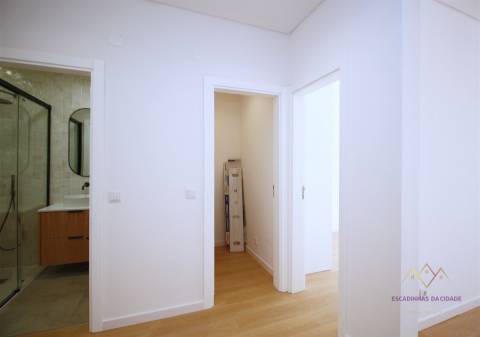 Apartamento T2 remodelado e equipado na Rua da Senhora da Glória Graça