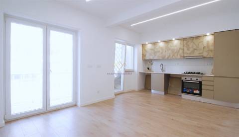 Apartamento remodelado centro Amadora