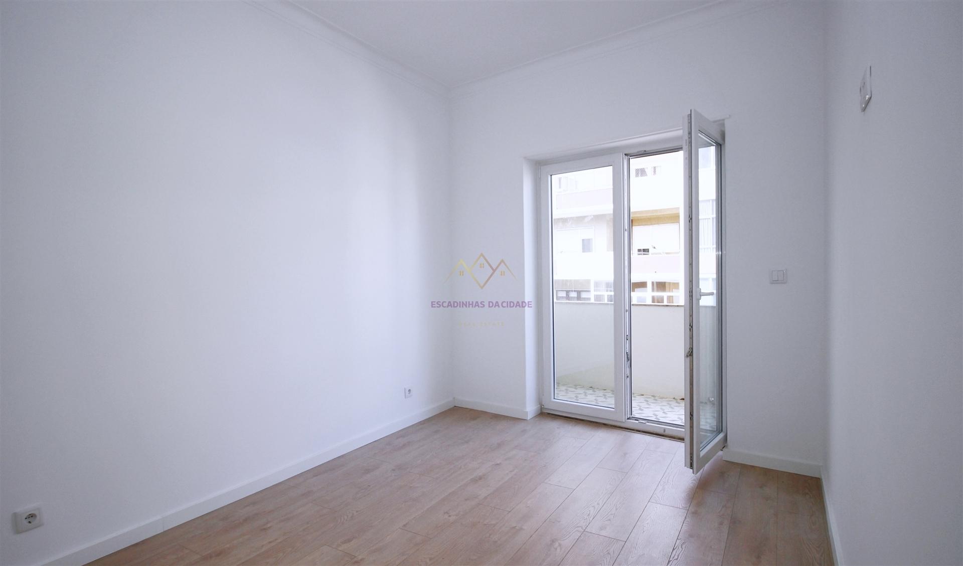 Apartamento remodelado centro Amadora