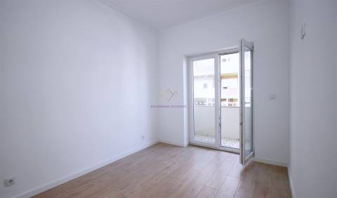 Apartamento remodelado centro Amadora