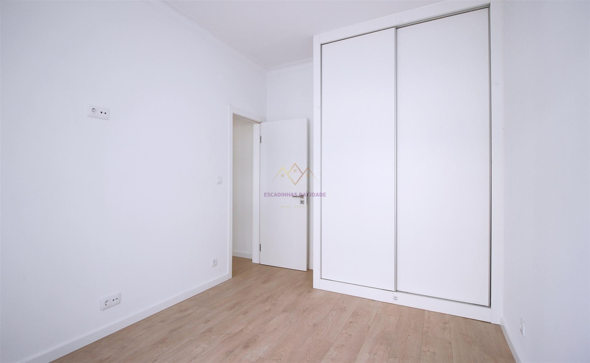Apartamento remodelado centro Amadora