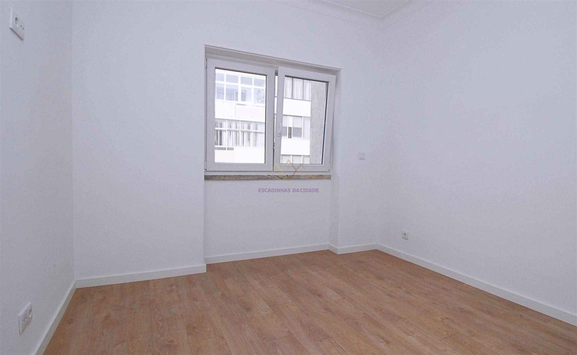 Apartamento remodelado centro Amadora