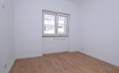 Apartamento remodelado centro Amadora
