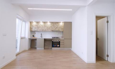 Apartamento remodelado centro Amadora