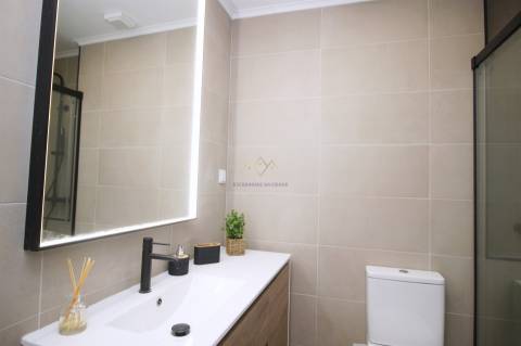 Apartamento remodelado centro Amadora