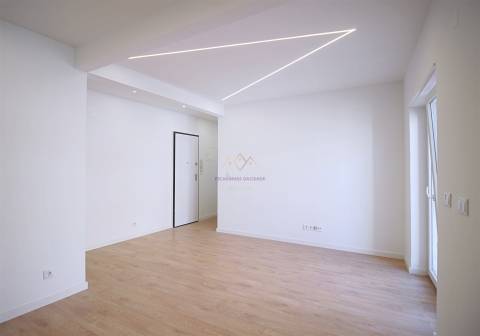 Apartamento remodelado centro Amadora
