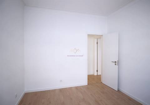 Apartamento remodelado centro Amadora
