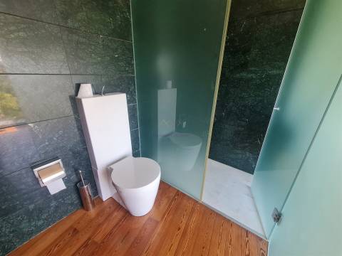 Edifício de escritórios com estacionamento, junto ao Oeiras Parque, em Oeiras