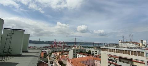 Fantástico Apartamento T2+1 com vista Rio, em Empreendimento de Luxo com piscina
