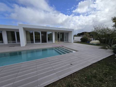 Moradia no Resort Bom Sucesso com Piscina e jardim privativo