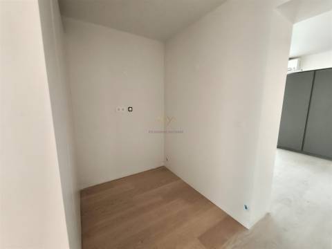 T2+1 com acabamentos nobres, em Condomínio com piscina na Estrela