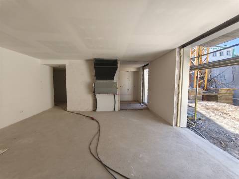 T2 com Jardim Privativo 39 m2 em Condomínio na Junqueira