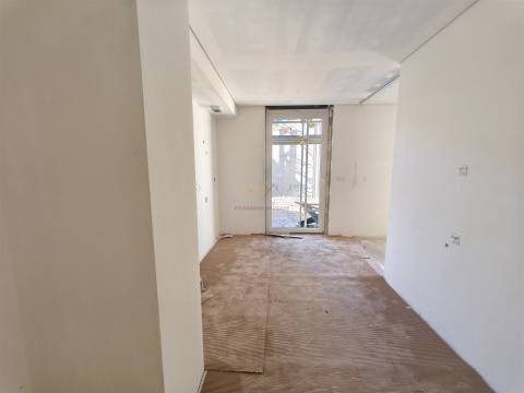 T2 com Jardim Privativo 39 m2 em Condomínio na Junqueira