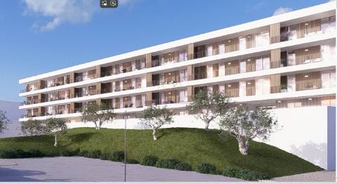 Elegância e Conforto: T2 com Varanda 21 m² em Empreendimento em Portimão