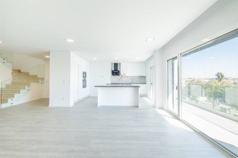 Espetacular apartamento T5 Duplex a estrear, Montijo